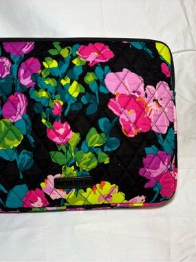 Vera Bradley Envelope Tech/Tablet Sleeve in the Hilo Meadow pattern